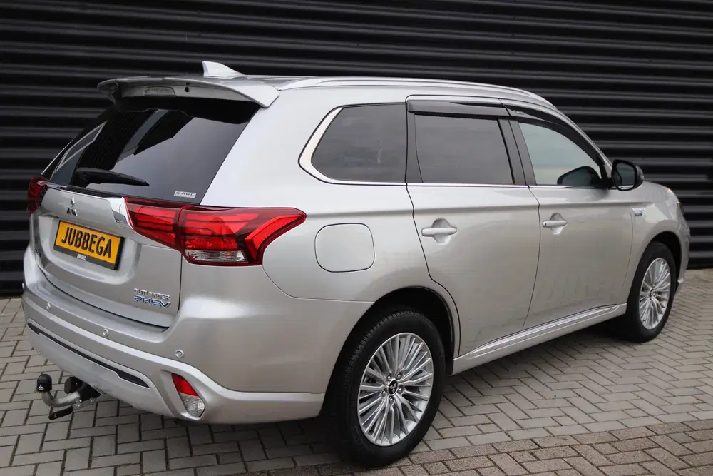 Mitsubishi Outlander 2.4 PHEV Instyle Opendak uit 2019, foto 2