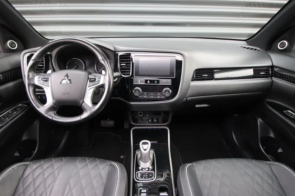 Mitsubishi Outlander 2.4 PHEV Instyle Opendak uit 2019, foto 4