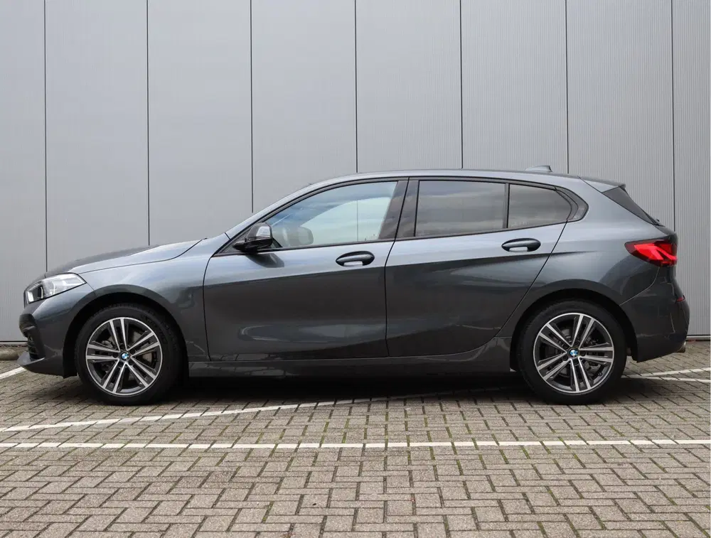 BMW 1-serie 118i Business Edition uit 2021, foto 14