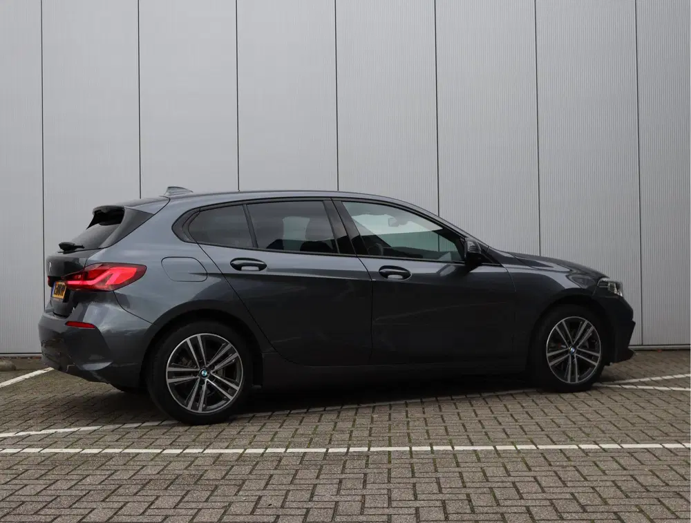 BMW 1-serie 118i Business Edition uit 2021, foto 5