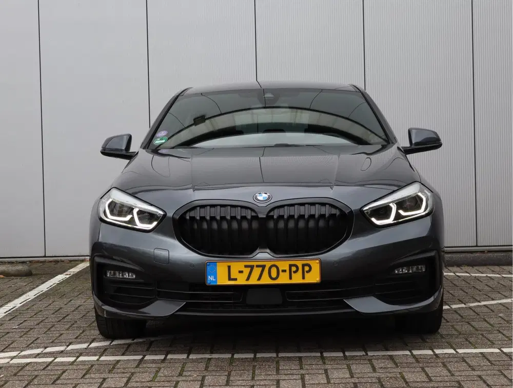 BMW 1-serie 118i Business Edition uit 2021, foto 6