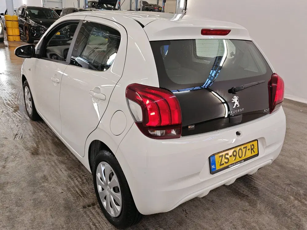 Peugeot 108 1.0 e-VTi 72pk Active Pack Premium uit 2019, foto 2