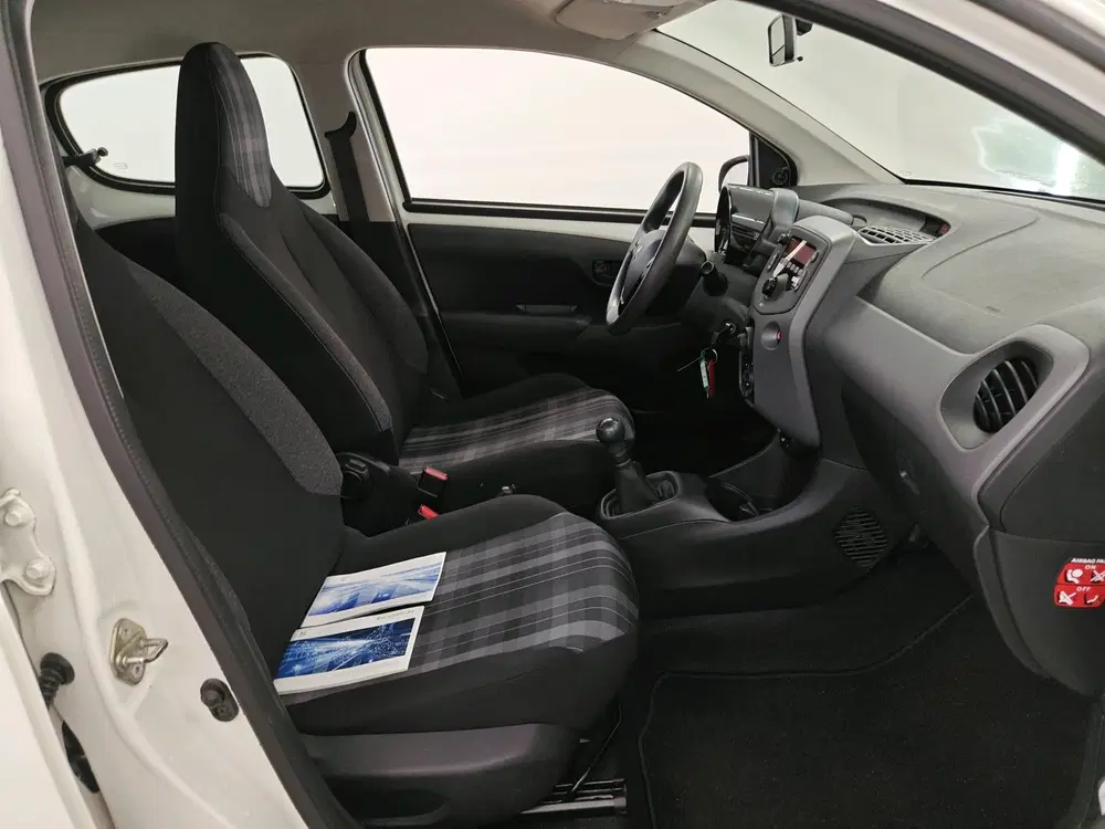 Peugeot 108 1.0 e-VTi 72pk Active Pack Premium uit 2019, foto 6