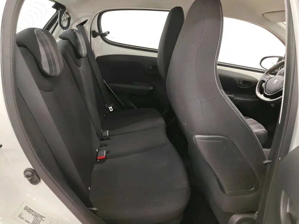 Peugeot 108 1.0 e-VTi 72pk Active Pack Premium uit 2019, foto 7