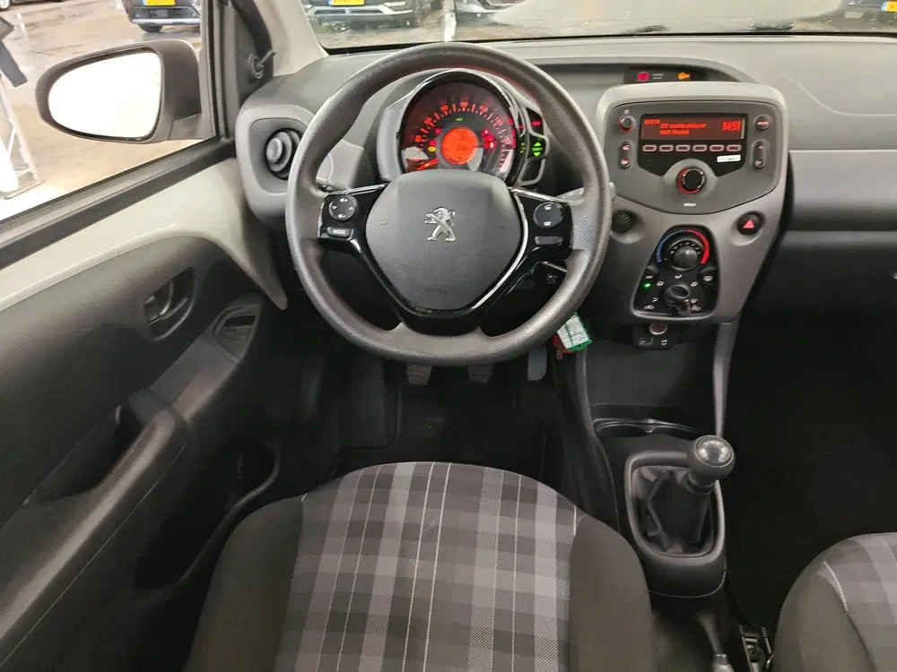 Peugeot 108 1.0 e-VTi 72pk Active Pack Premium uit 2019, foto 8