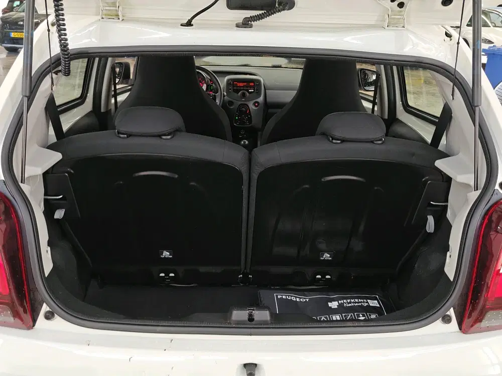 Peugeot 108 1.0 e-VTi 72pk Active Pack Premium uit 2019, foto 9