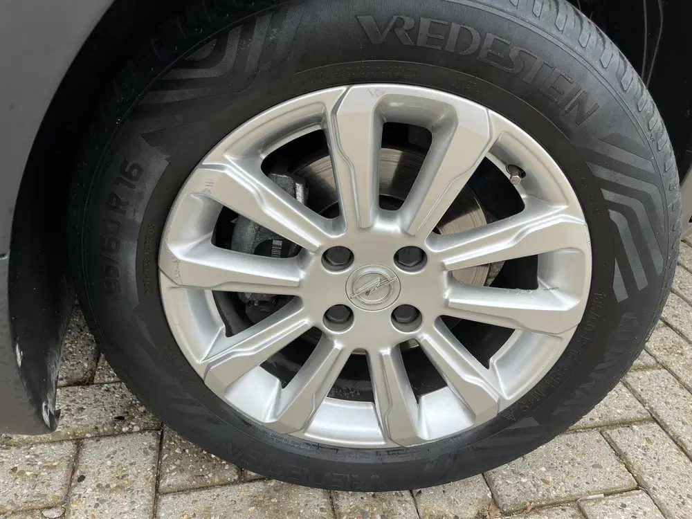 Opel Crossland 1.2 Turbo Elegance uit 2022, foto 2
