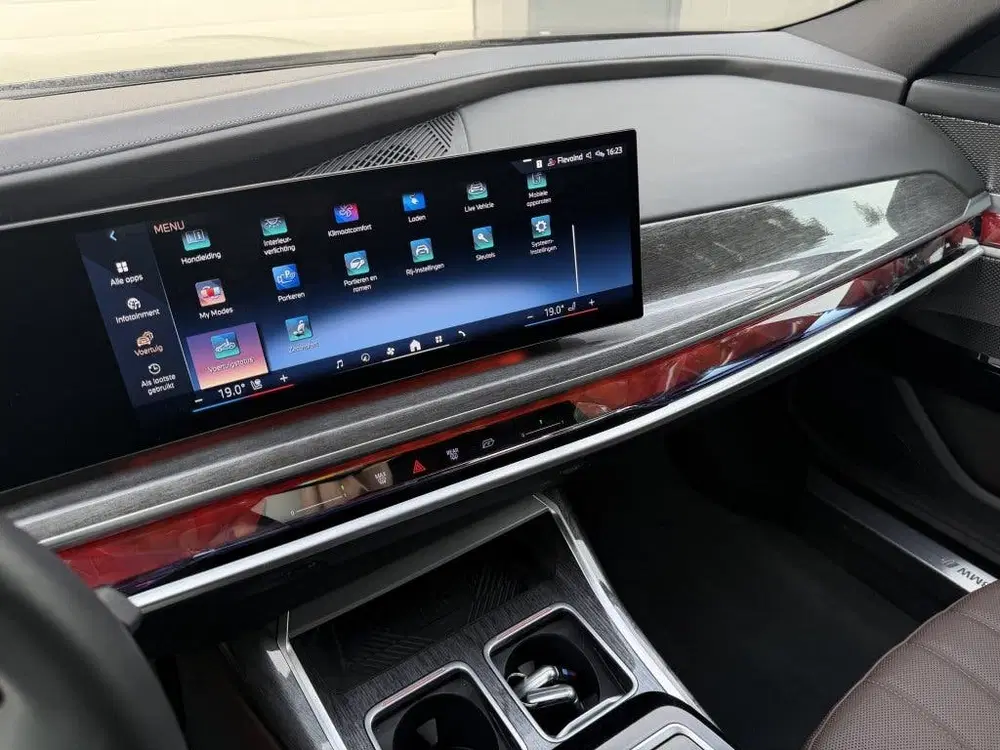 BMW i7 xDrive 60 uit 2022, foto 10