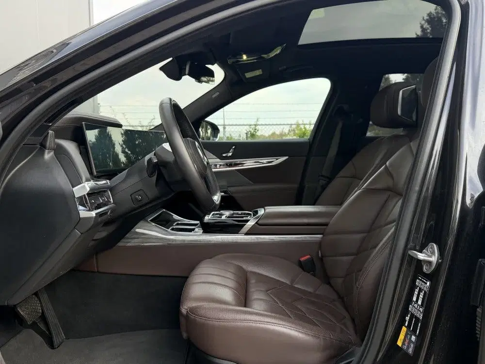 BMW i7 xDrive 60 uit 2022, foto 13