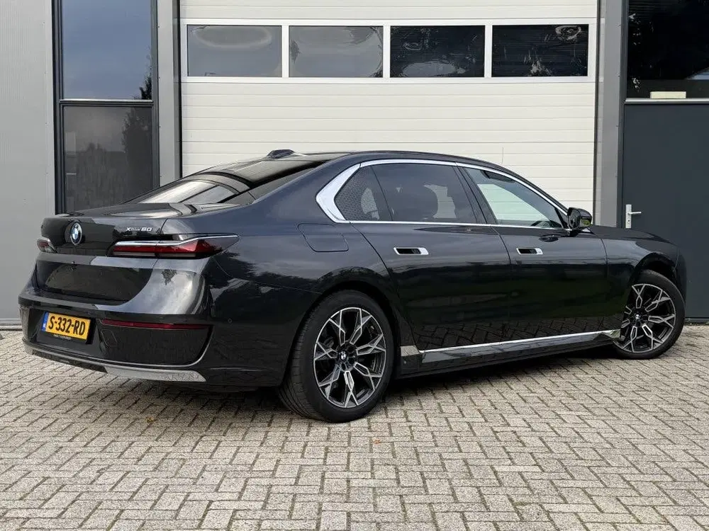 BMW i7 xDrive 60 uit 2022, foto 3