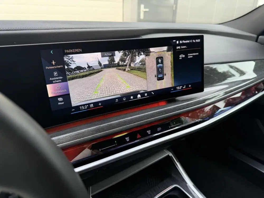BMW i7 xDrive 60 uit 2022, foto 7
