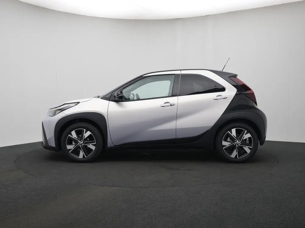 Toyota Aygo X Hybrid 115 pulse uit 2026, foto 3