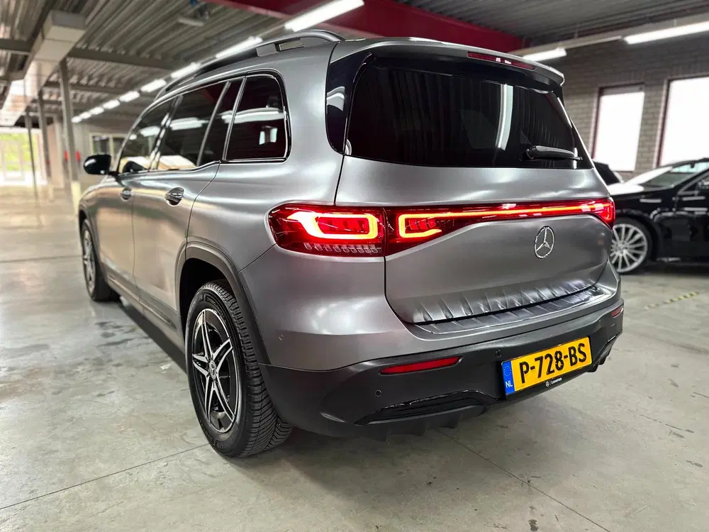 Mercedes-Benz EQB 4MATIC AMG Line 7pers uit 2022, foto 2
