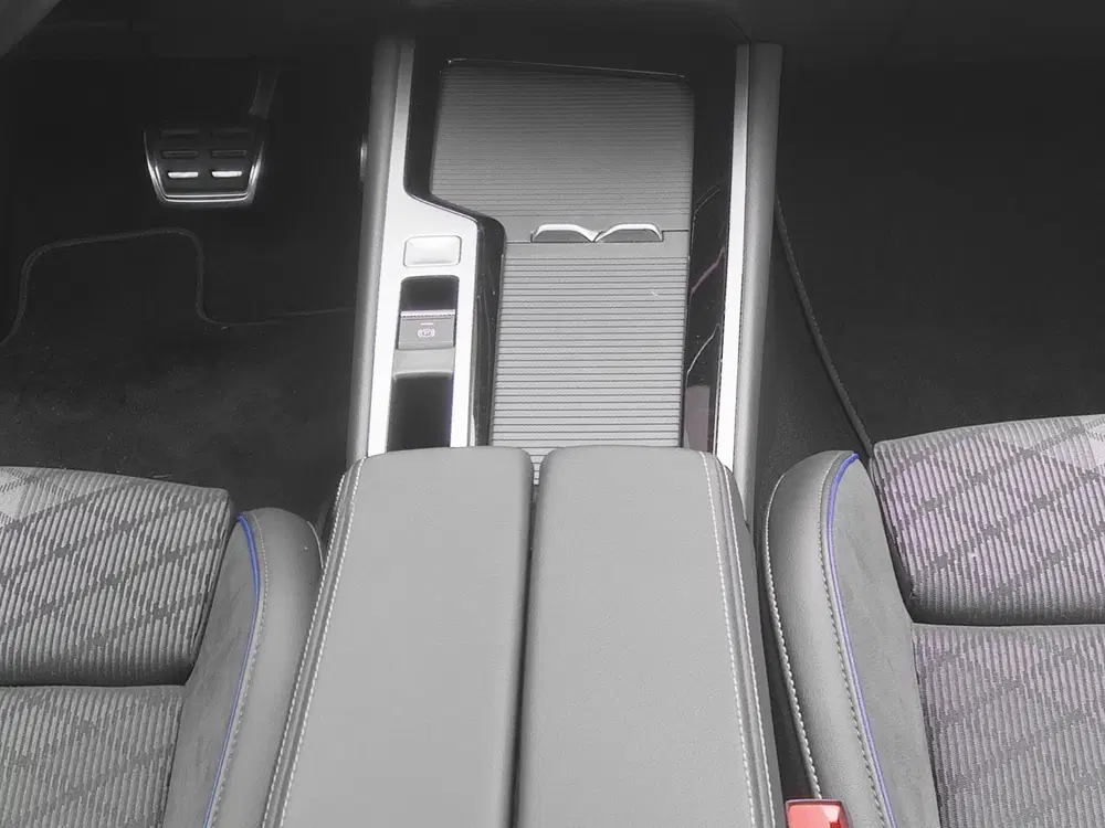 Volkswagen Passat R-Line Edition 1.5 eHybrid 204 PK uit 2024, foto 10
