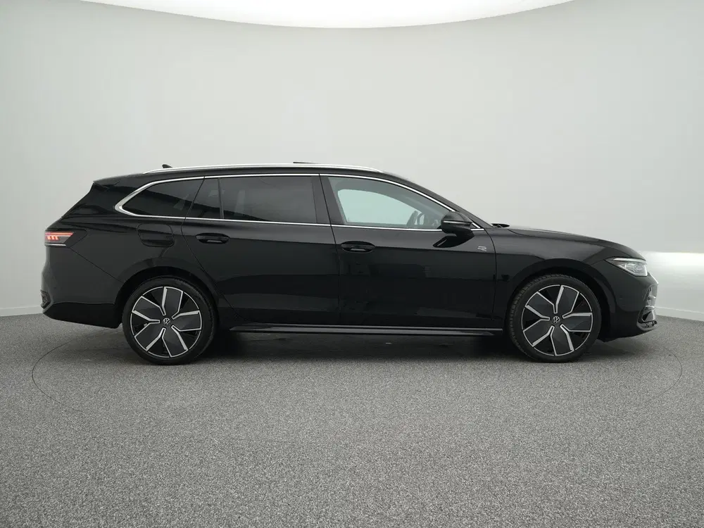 Volkswagen Passat R-Line Edition 1.5 eHybrid 204 PK uit 2024, foto 13