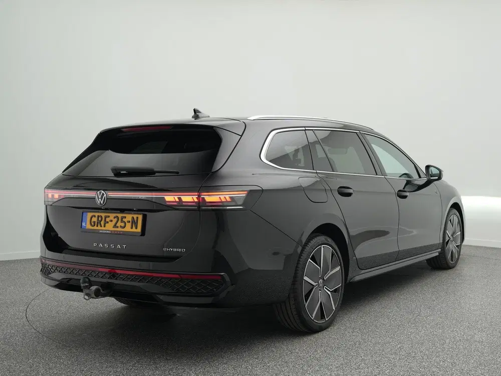Volkswagen Passat R-Line Edition 1.5 eHybrid 204 PK uit 2024, foto 2