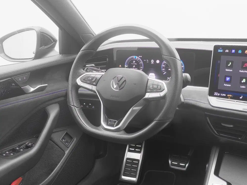 Volkswagen Passat R-Line Edition 1.5 eHybrid 204 PK uit 2024, foto 8