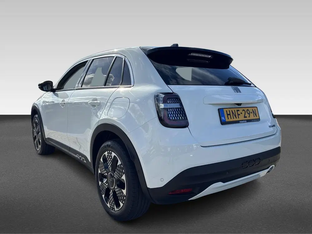 Fiat 600 1.2 Hybrid Turbo Charged 110pk Aut La Prim uit 2025, foto 3