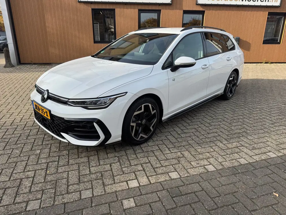 Volkswagen Golf 1.5 TSI R-Line Edition Parkeer Camer uit 2025, foto 2