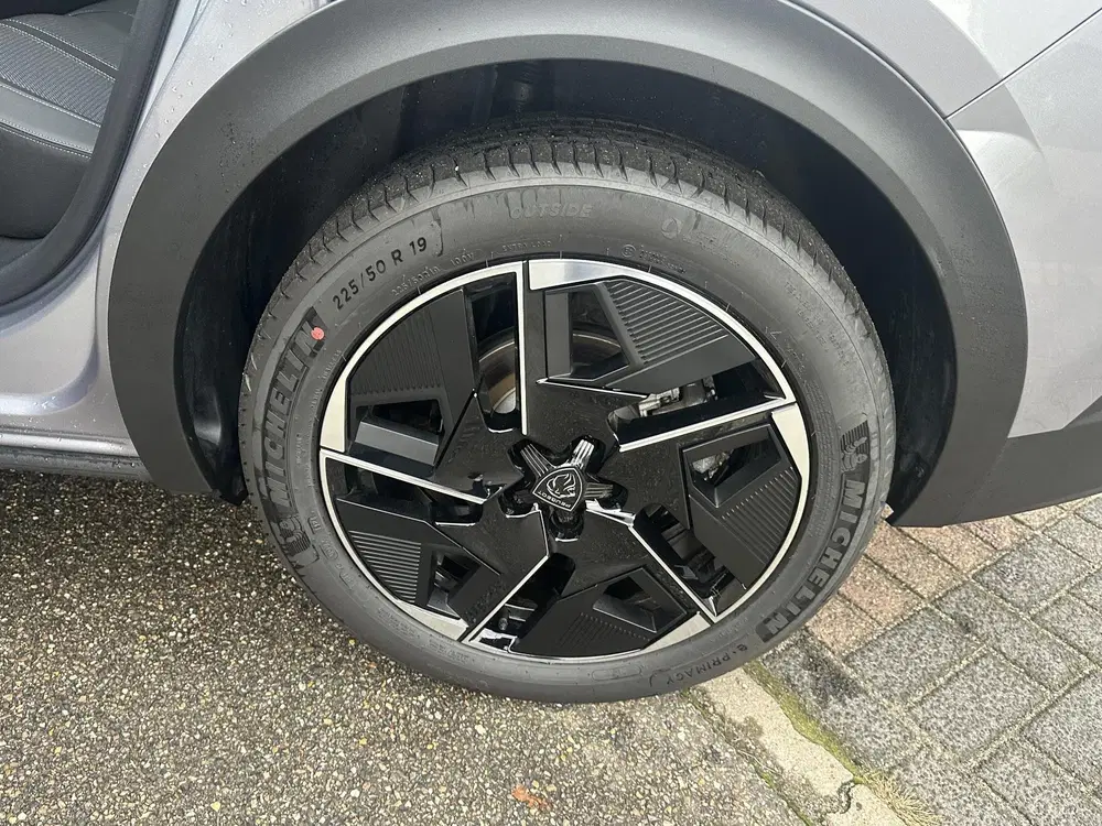 Peugeot 408 Allure 58 kWh SOH 99% uit 2024, foto 12