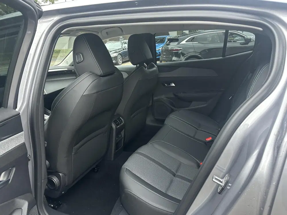 Peugeot 408 Allure 58 kWh SOH 99% uit 2024, foto 14