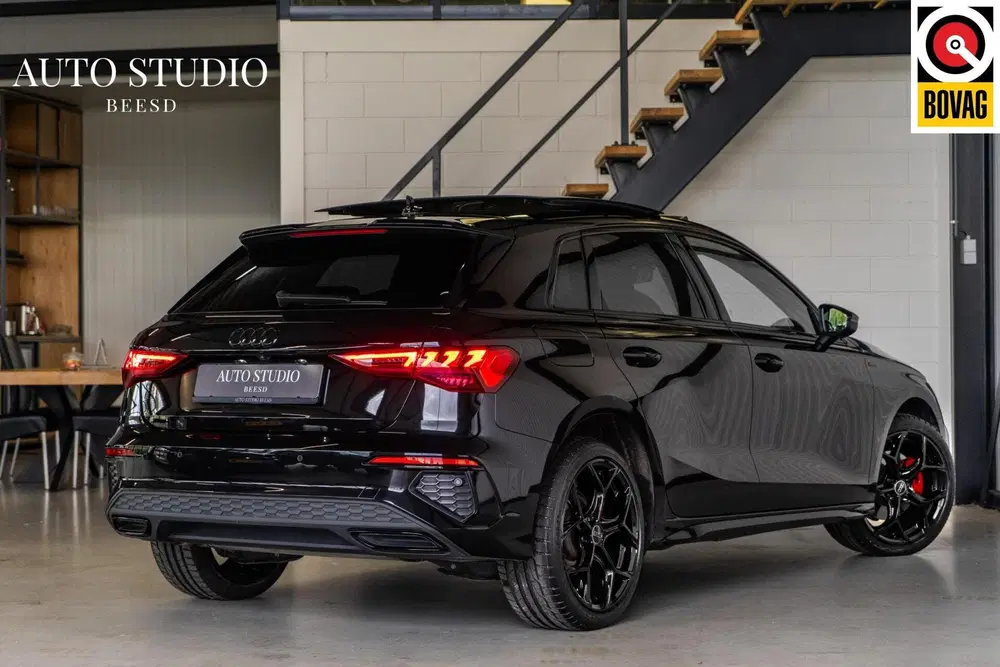 Audi A3 40 TFSI e S line uit 2023, foto 2