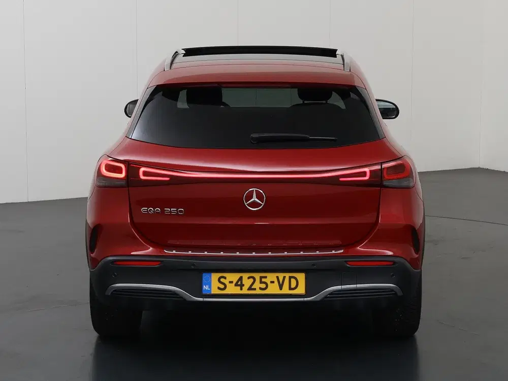 Mercedes-Benz EQA 250 AMG Line 67 kWh uit 2023, foto 4
