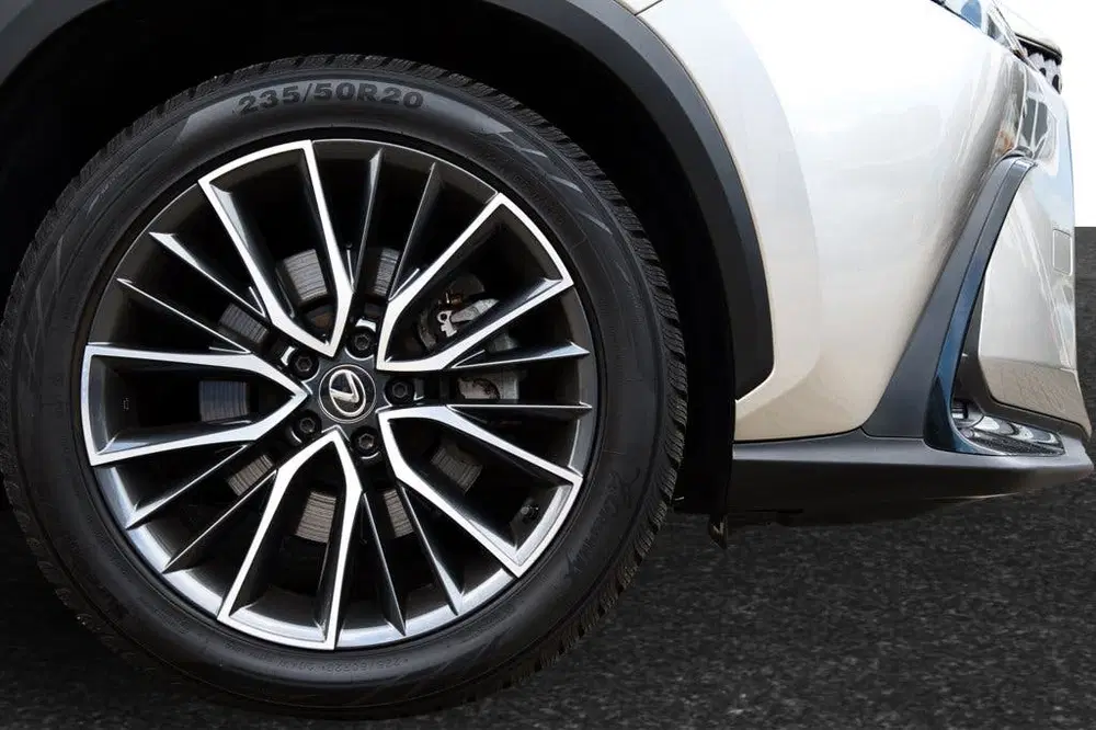Lexus NX 450h+ AWD Executive Line uit 2024, foto 14