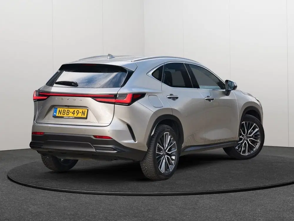 Lexus NX 450h+ AWD Executive Line uit 2024, foto 3
