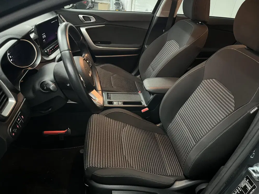 Kia Ceed 1.5 T-GDi DynamicLine uit 2024, foto 2