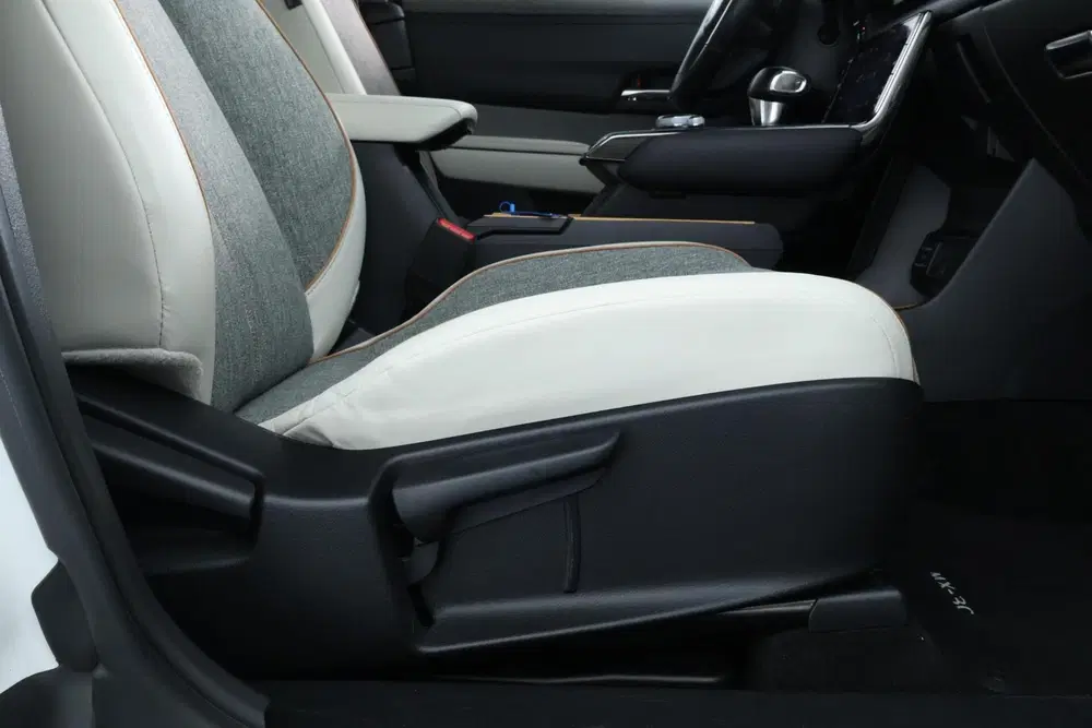 Mazda MX-30 e-SkyActiv 145 Luxury 36 kWh uit 2020, foto 15