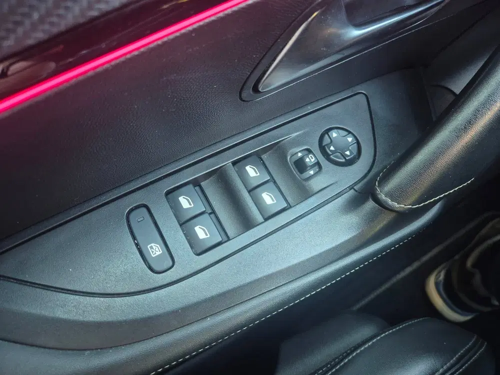 Peugeot 2008 1.2 PureTech GT-Line Camera Navigatie uit 2020, foto 12