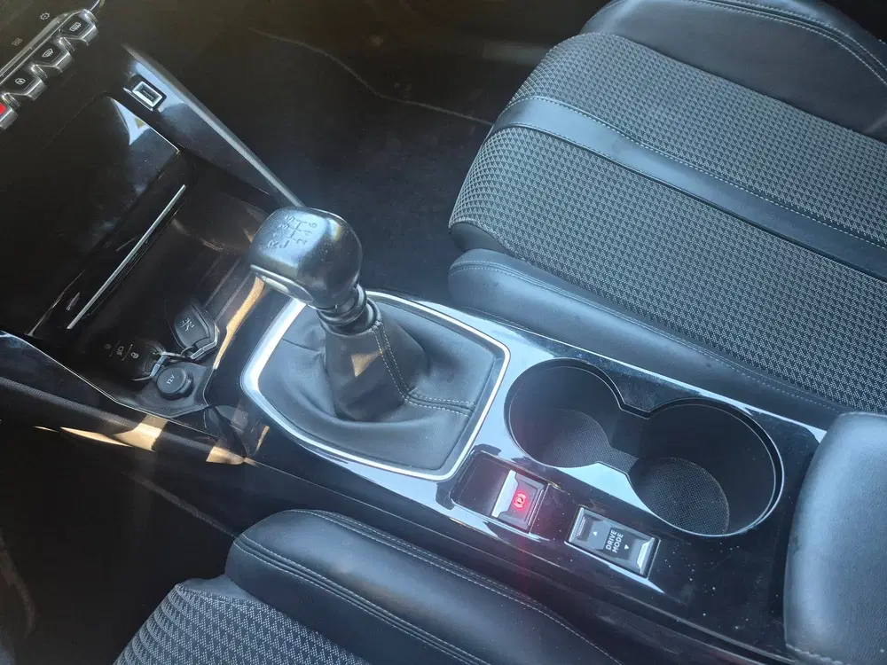 Peugeot 2008 1.2 PureTech GT-Line Camera Navigatie uit 2020, foto 14