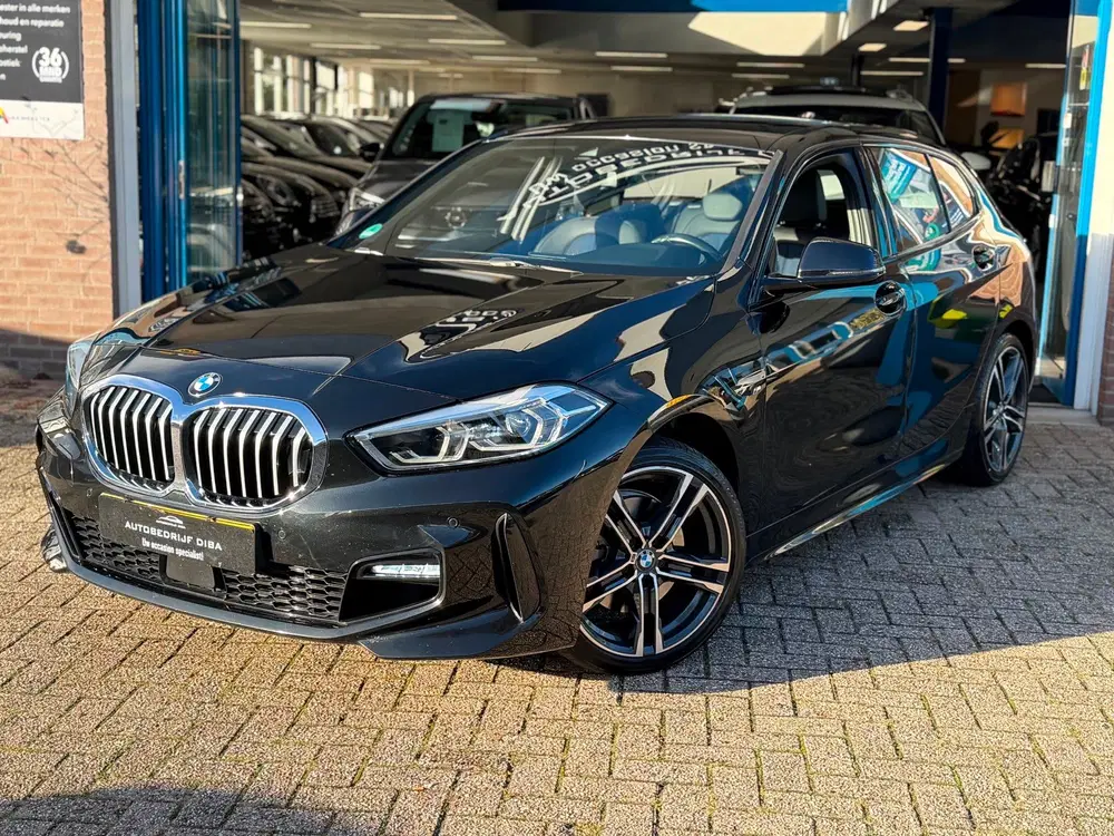 BMW 1-serie 118i Executive Edition 2020 AUT NAVI NAP 1 uit 2020, foto 2