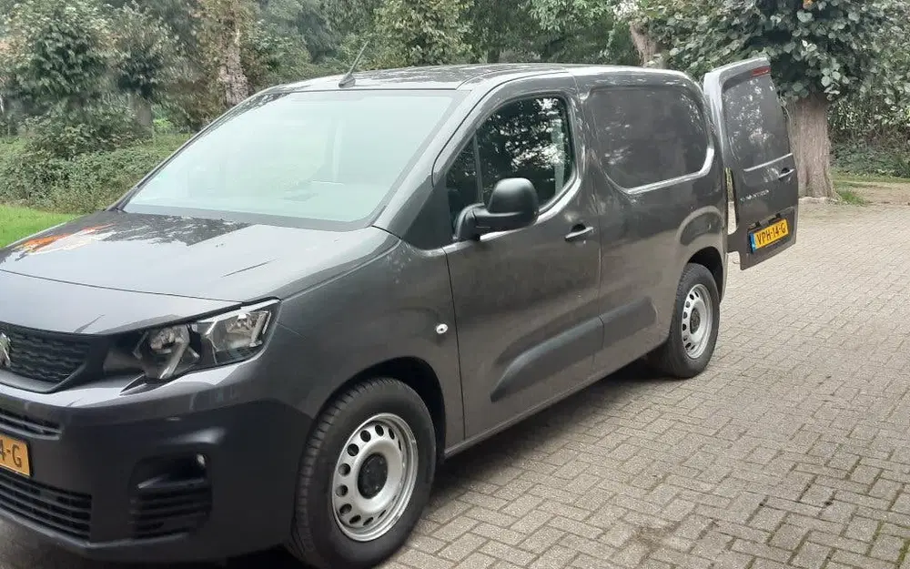 Peugeot Partner 50kWh 136pk 1000kg 2022 Grijs uit 2022