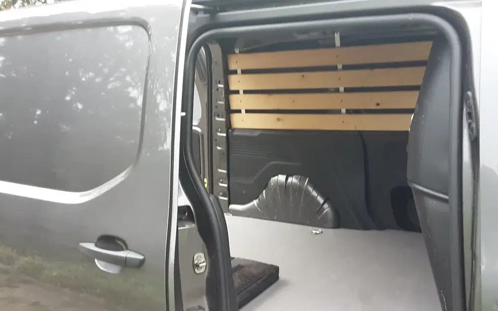 Peugeot Partner 50kWh 136pk 1000kg 2022 Grijs uit 2022, foto 4