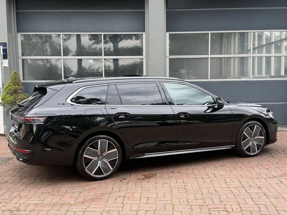 Volkswagen Passat 1.5 Hybrid R-Line Edition E-tsi ex uit 2025, foto 2