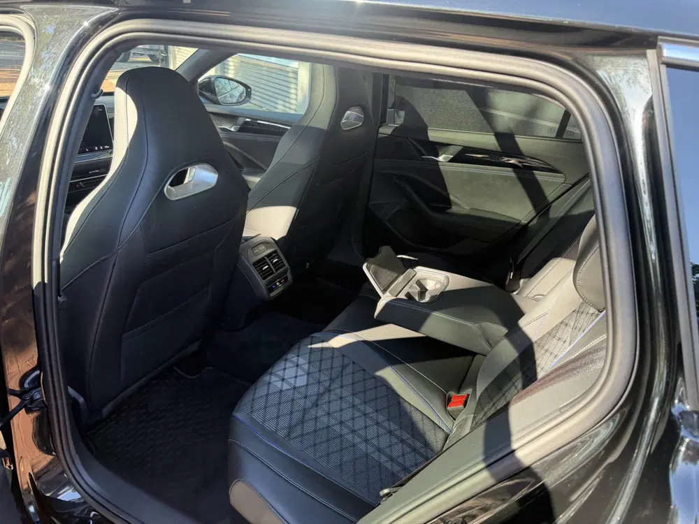 Volkswagen Passat 1.5 Hybrid R-Line Edition E-tsi ex uit 2025, foto 9