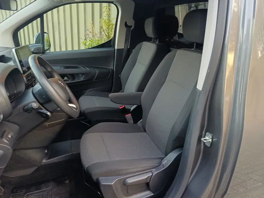 Toyota Proace City 1.5 D-4D Live uit 2022, foto 5