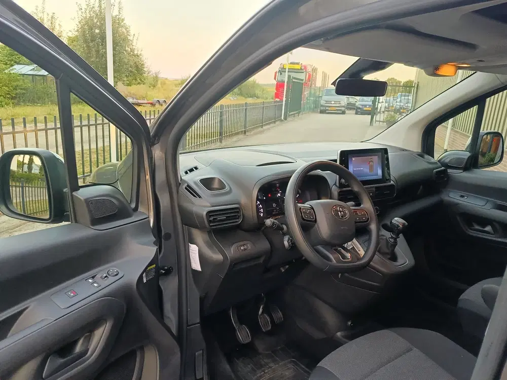 Toyota Proace City 1.5 D-4D Live uit 2022, foto 6