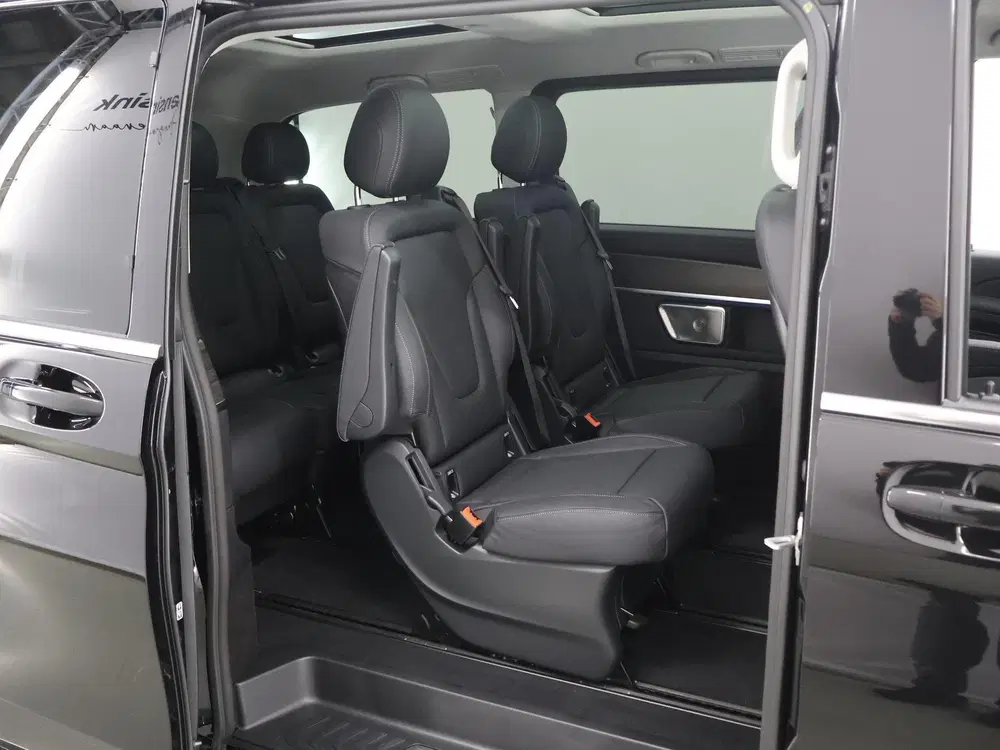 Mercedes-Benz EQV 300 uit 2025, foto 8