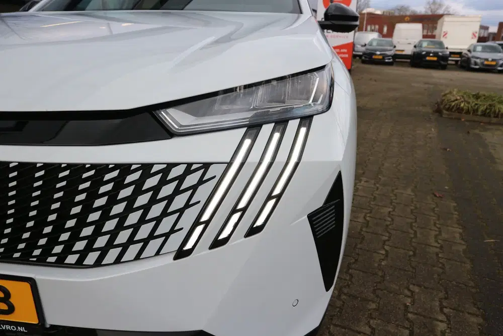 Peugeot 5008 1.2 Hybrid 136 AUT Allure 7PERSOONS 360CAM uit 2025, foto 7