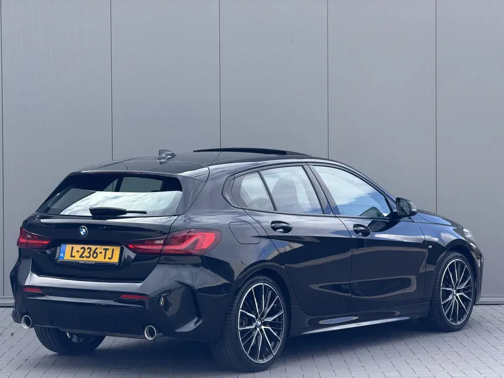 BMW 1-serie 120i M Sport Edition uit 2021, foto 2