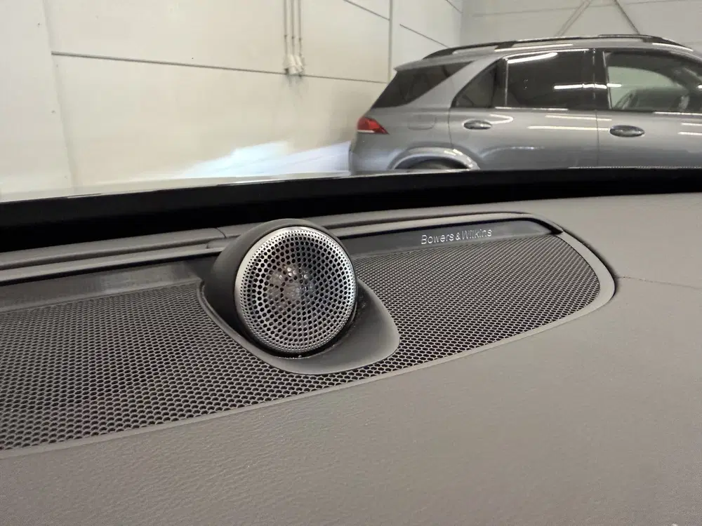 Volvo XC90 T8 Recharge AWD R-Design PANO uit 2023, foto 2