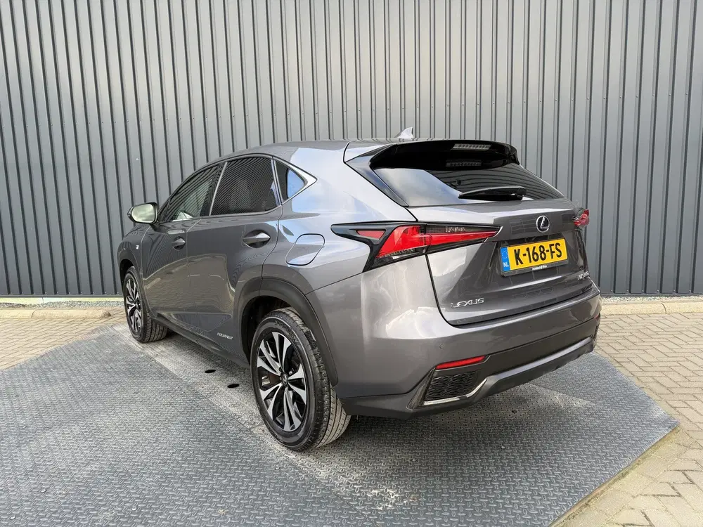 Lexus NX 300h AWD F SPORT uit 2019, foto 12