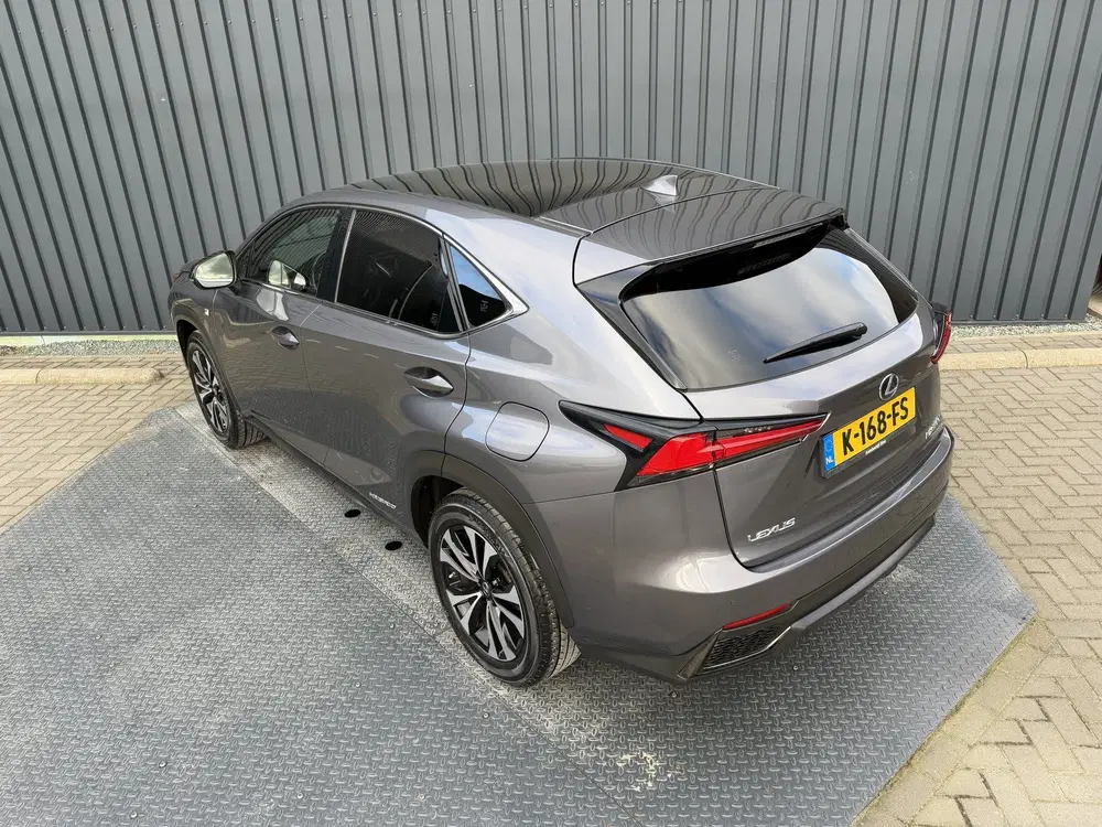 Lexus NX 300h AWD F SPORT uit 2019, foto 13