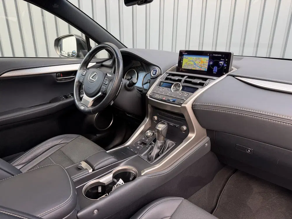 Lexus NX 300h AWD F SPORT uit 2019, foto 15