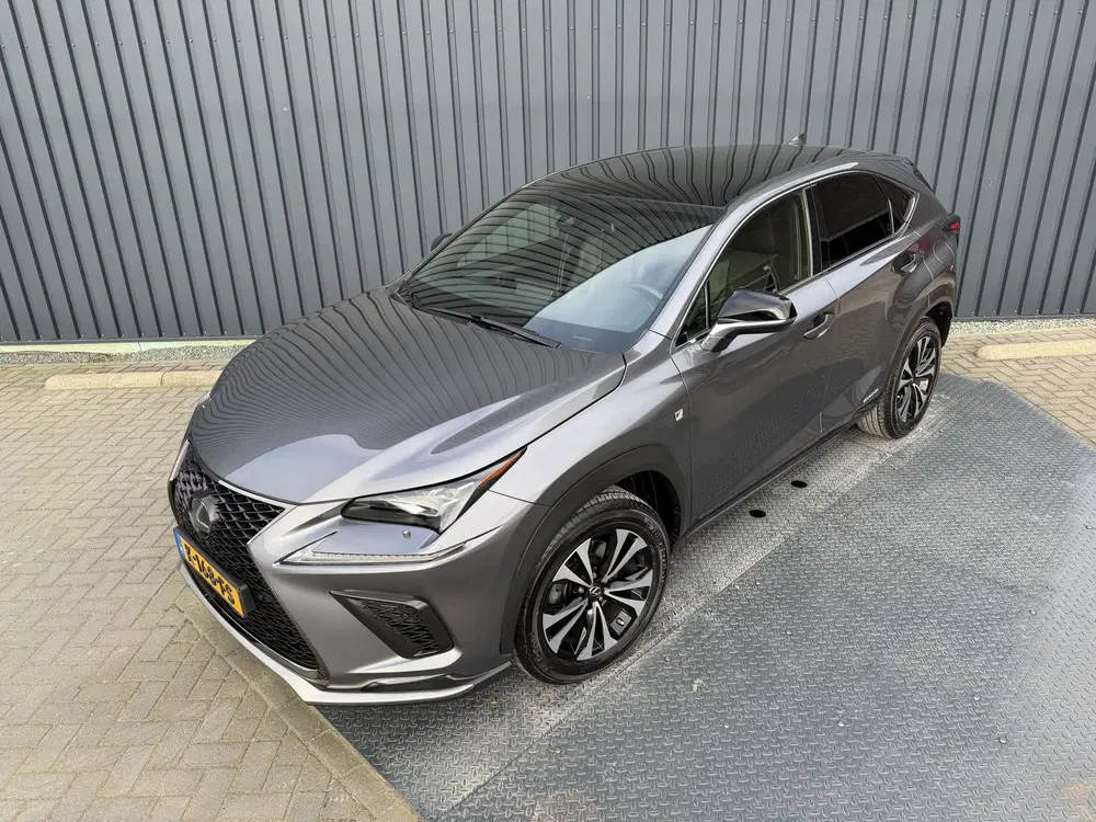 Lexus NX 300h AWD F SPORT uit 2019, foto 2