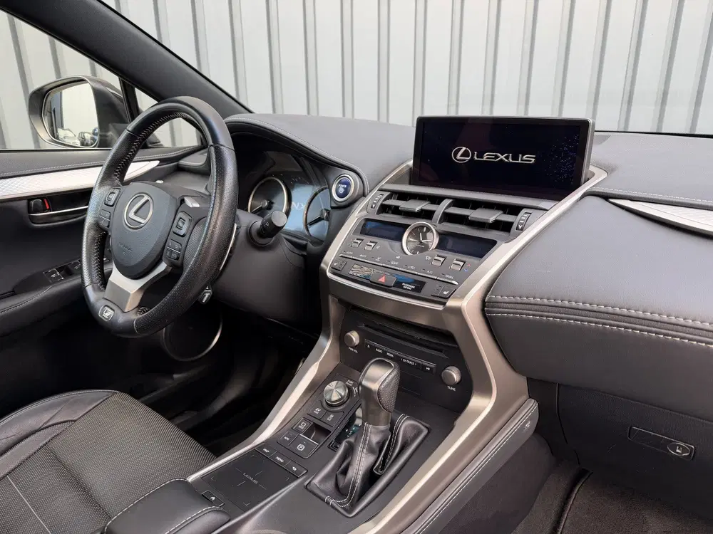 Lexus NX 300h AWD F SPORT uit 2019, foto 4