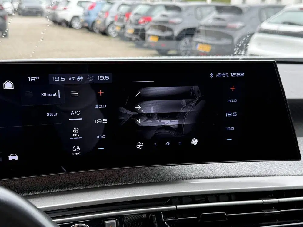 Peugeot 3008 1.2 Hybrid 136 Allure uit 2024, foto 13